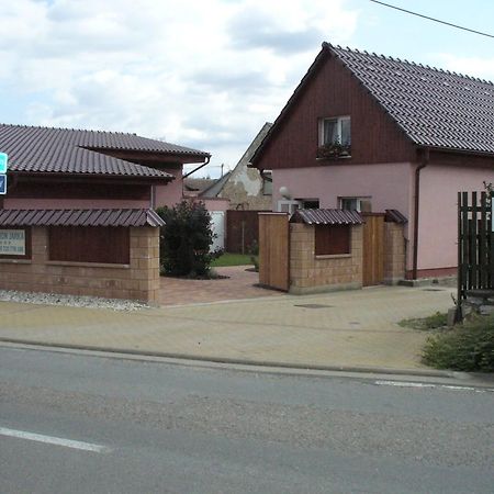 Penzion Jarka Леднице Экстерьер фото